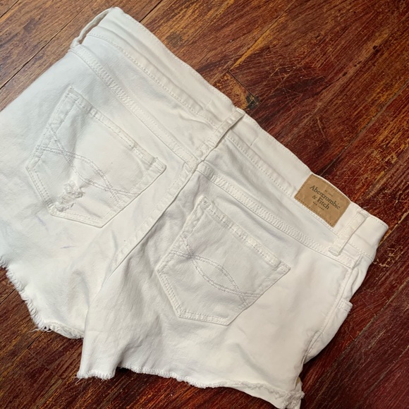 Abercrombie & Fitch white shorts - Picture 2 of 2